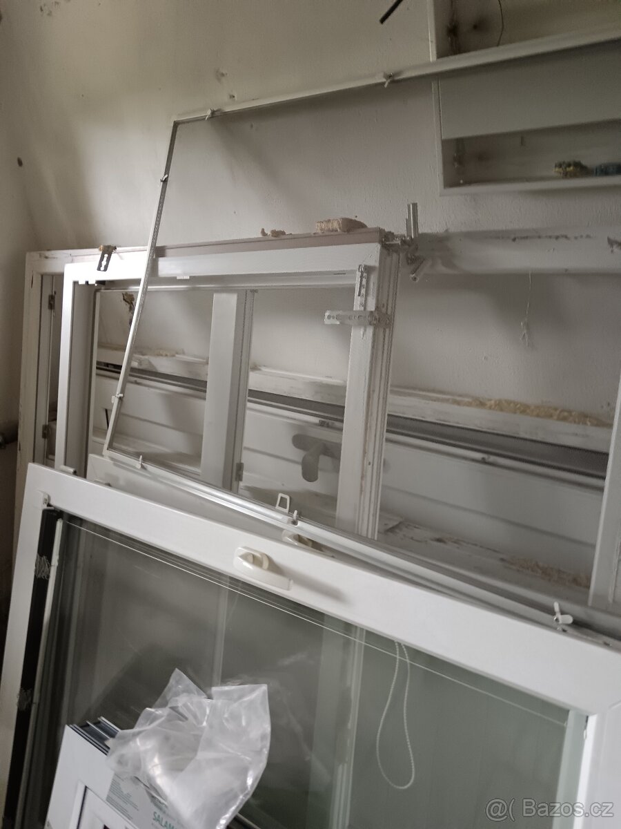 Prodám vchodové plastové dveře a plastové balkonové dveře