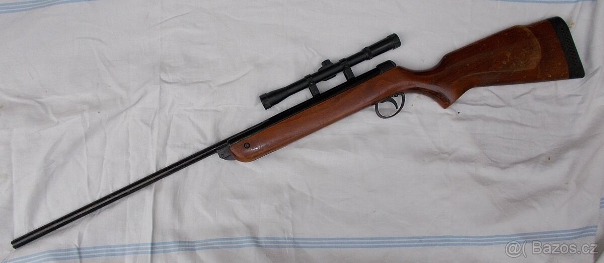 Anglická vzduchovka BSA Meteor s optikou 4x20.