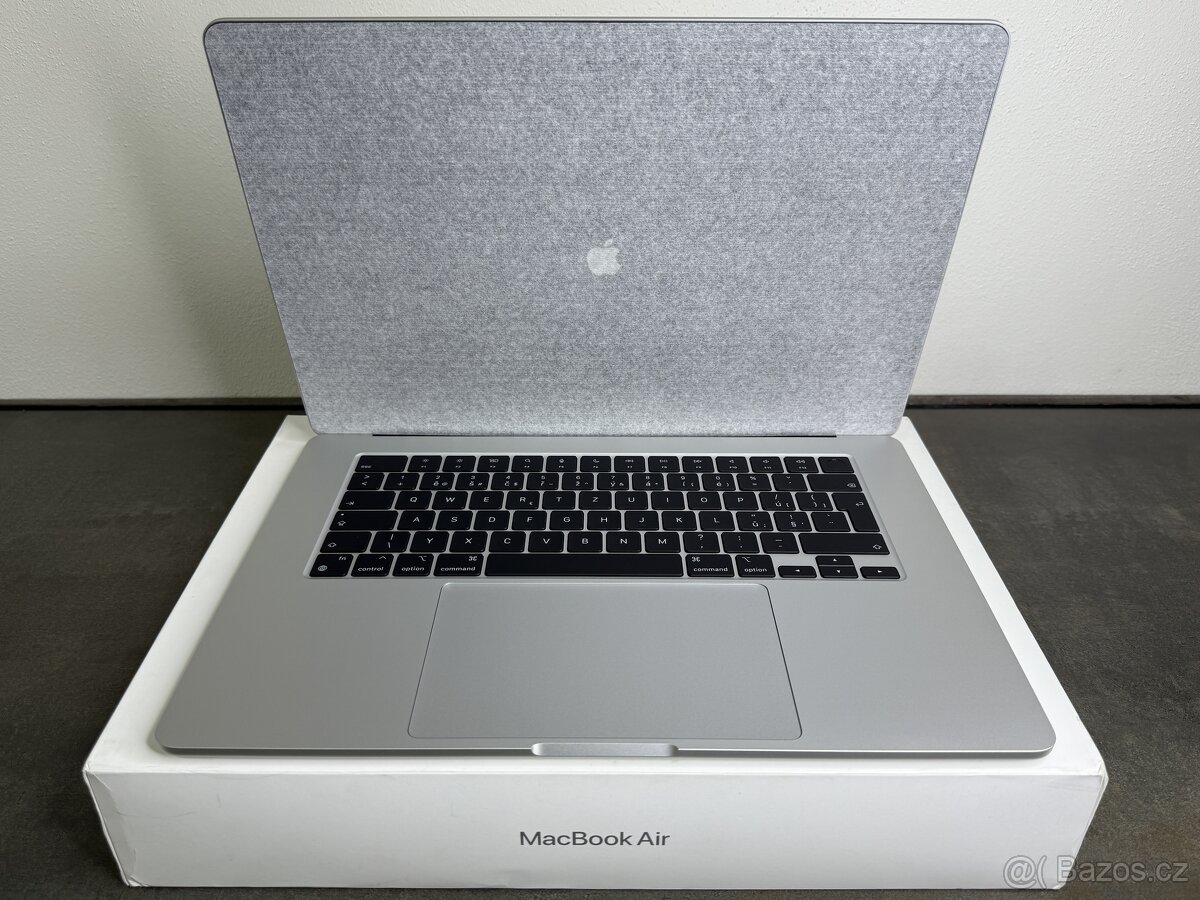 MacBook Air 15'' 2024 / M3 / 24GB / 1TB SSD / Silver rozba