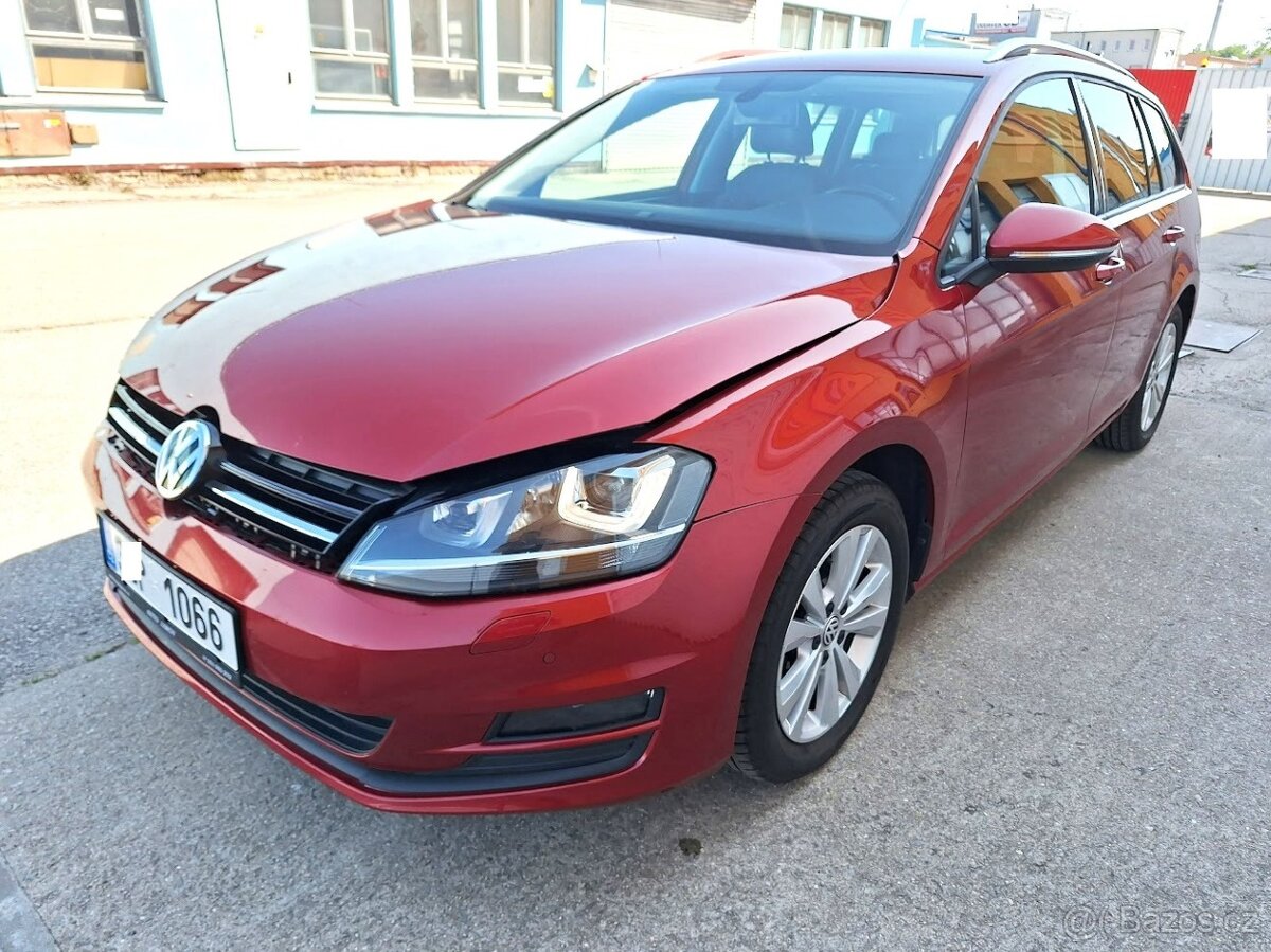 VW GOLF COMBI 1.4 TSI DSG ČR 104 tis. km TAŽNÉ KAMERA CEBIA