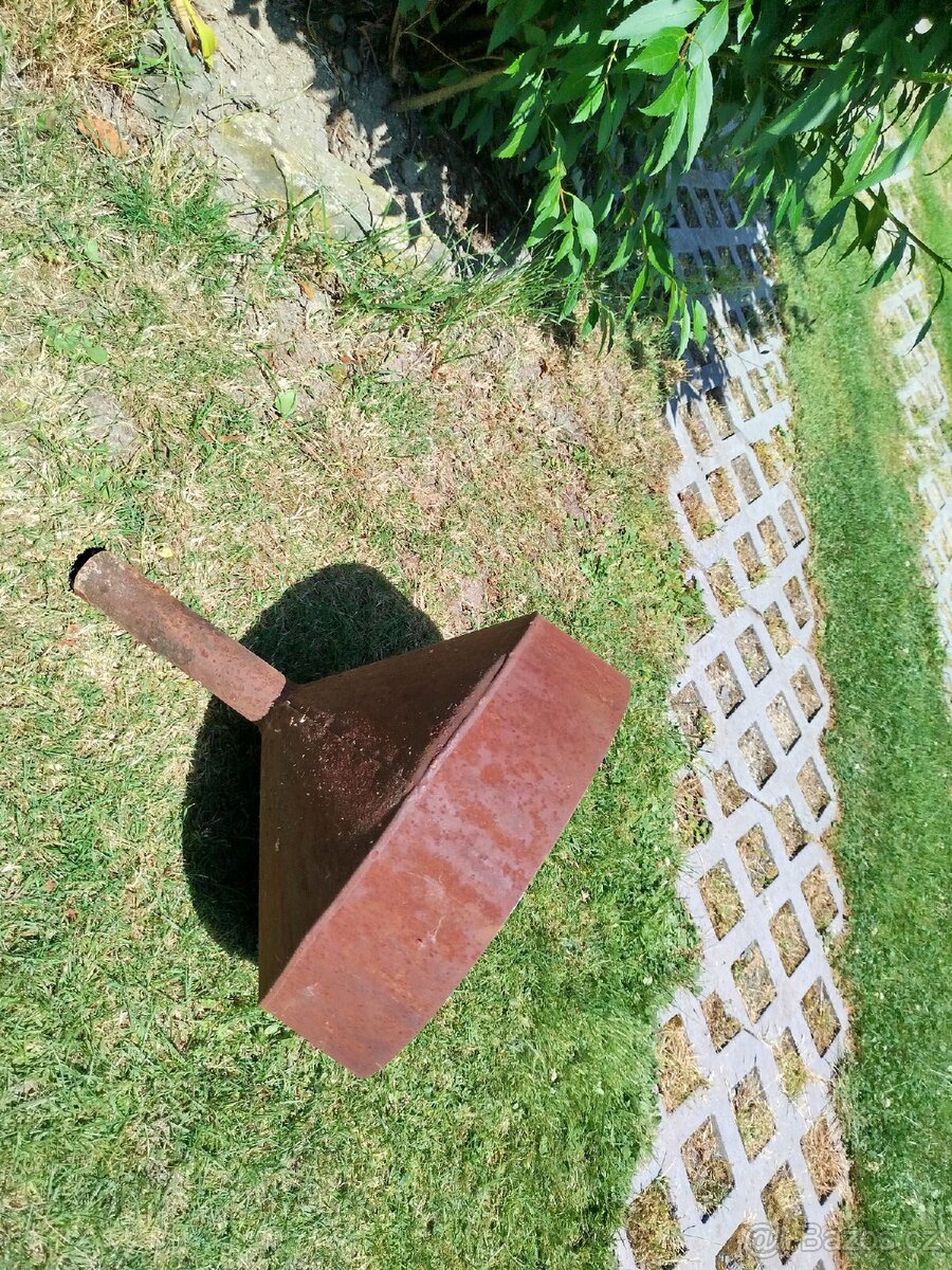 Velký Železný Trichtýř výška 40 cm