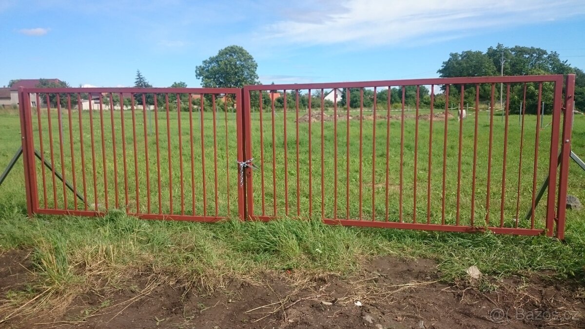 Dvoukřídlá vrata/brána