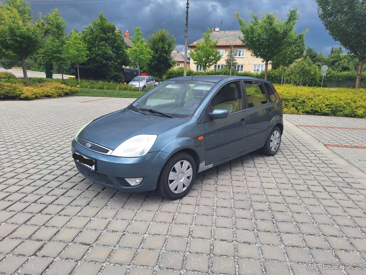 Ford fiesta 1.4 59kw rok 2003 5ti dveří,nová stk