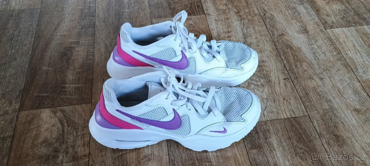 Prodám dětské boty zn. Nike pro vel.38.5