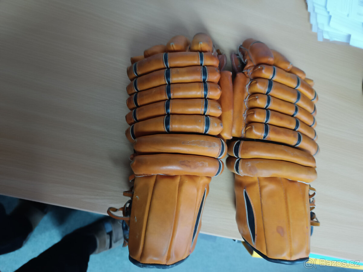 historické rukavice