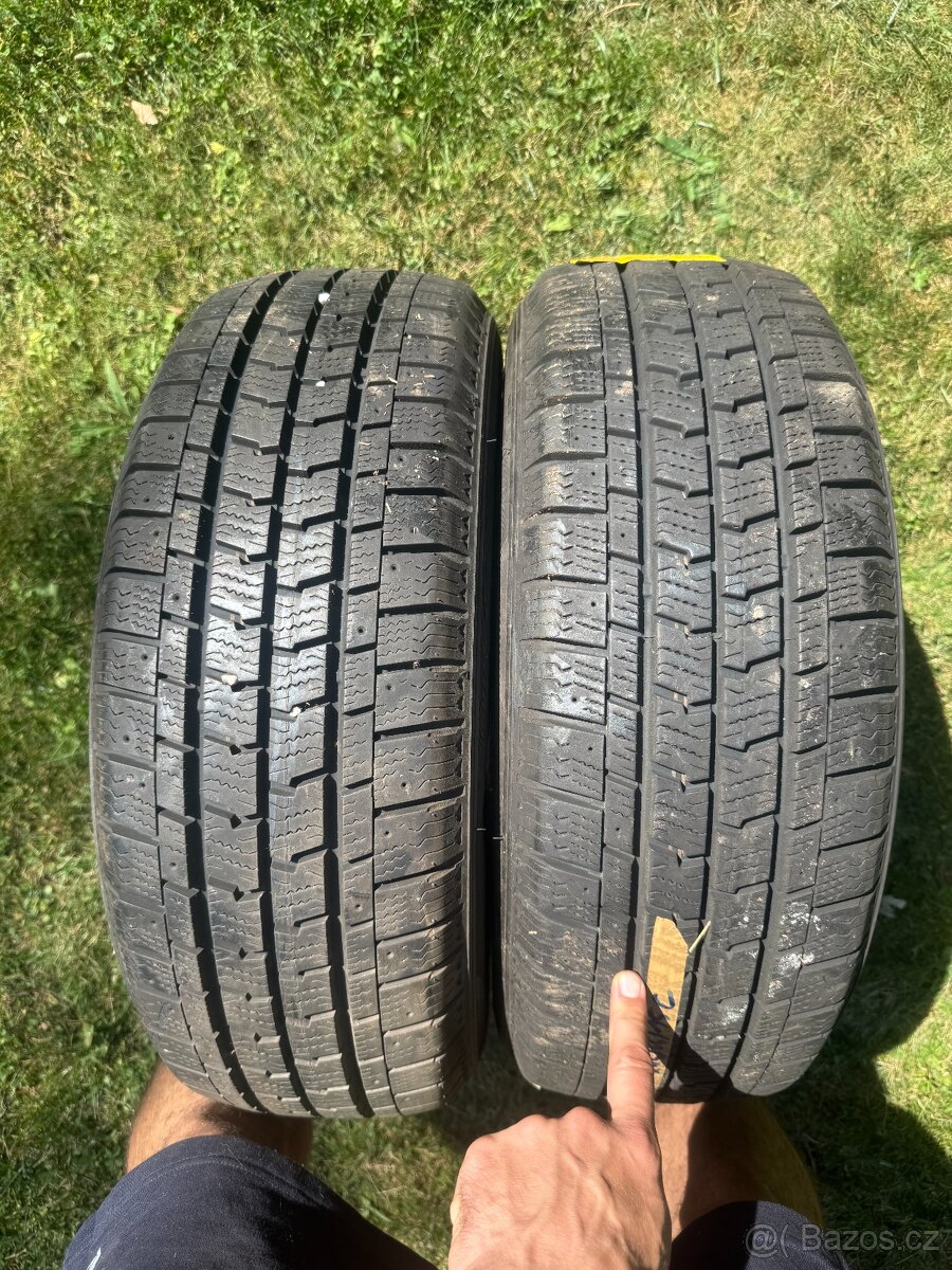 Dvě zimní dodávkové pneu 215/65/15 C GoodYear