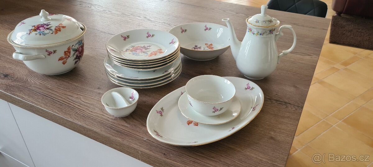 Set talířů nádobí kuchyně