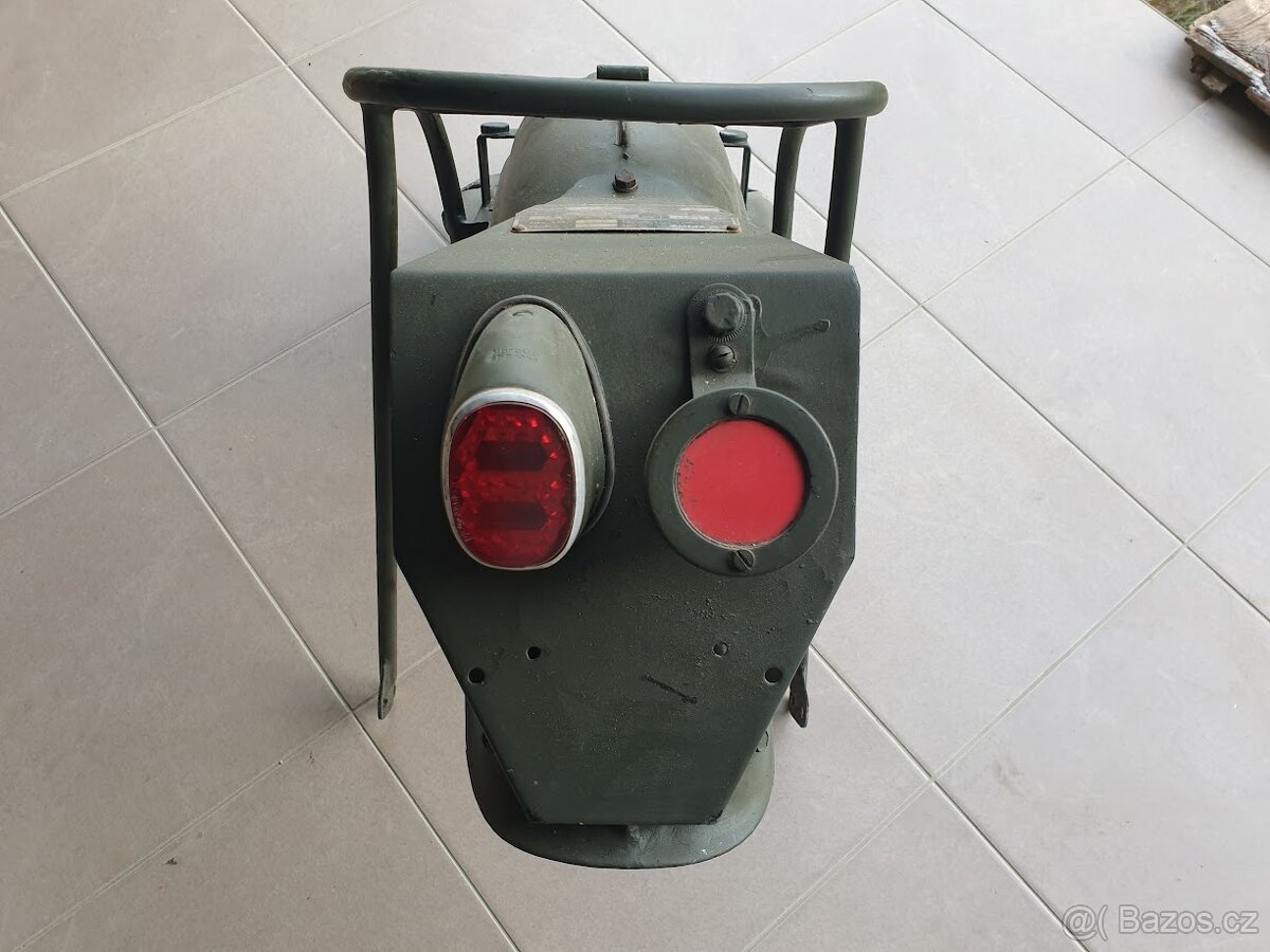 Zadní blatník na Jawa Švéd