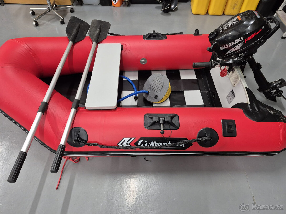 Nafukovací motorový člun