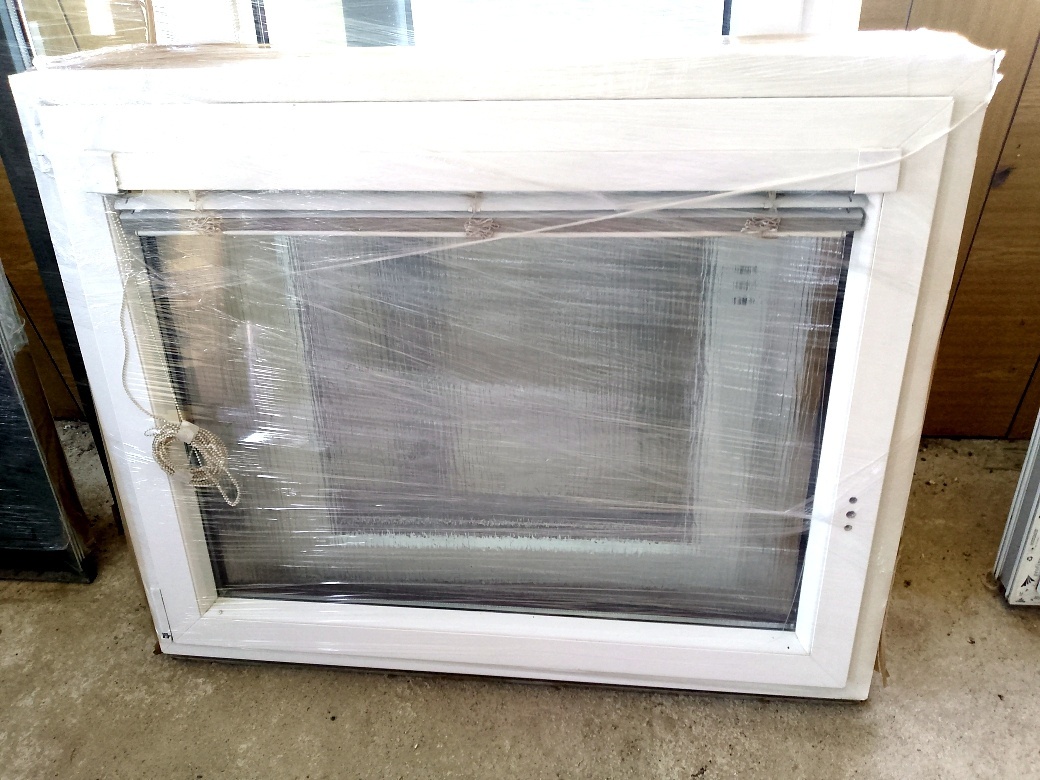 Okno 103 x 84 cm, doprava