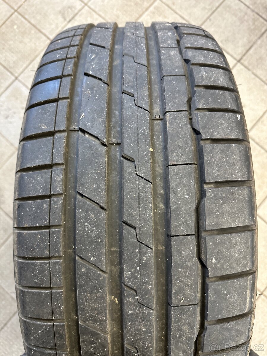 245/40r21 Letní pneumatiky