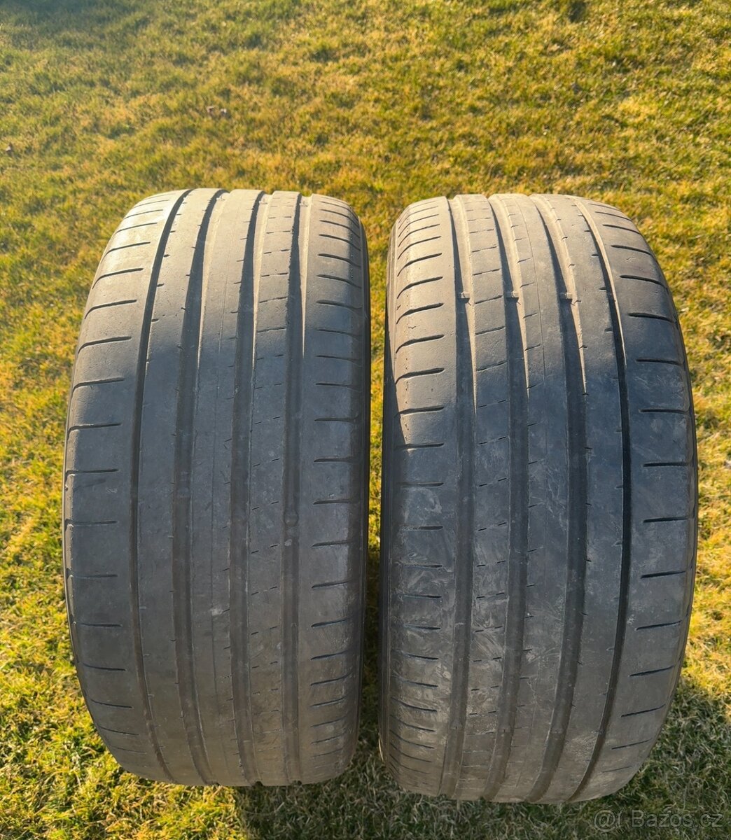 285/45 R22