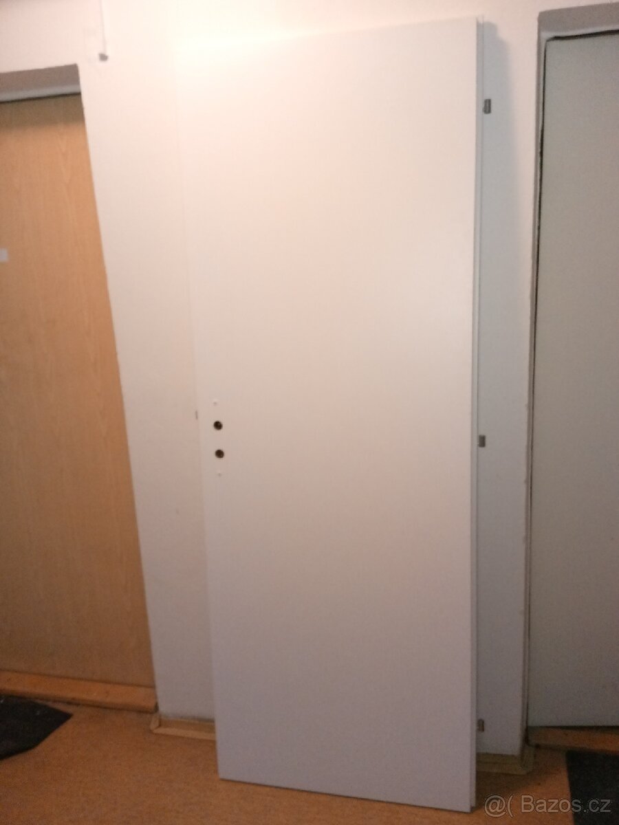 Dveře bílé plné 70L
