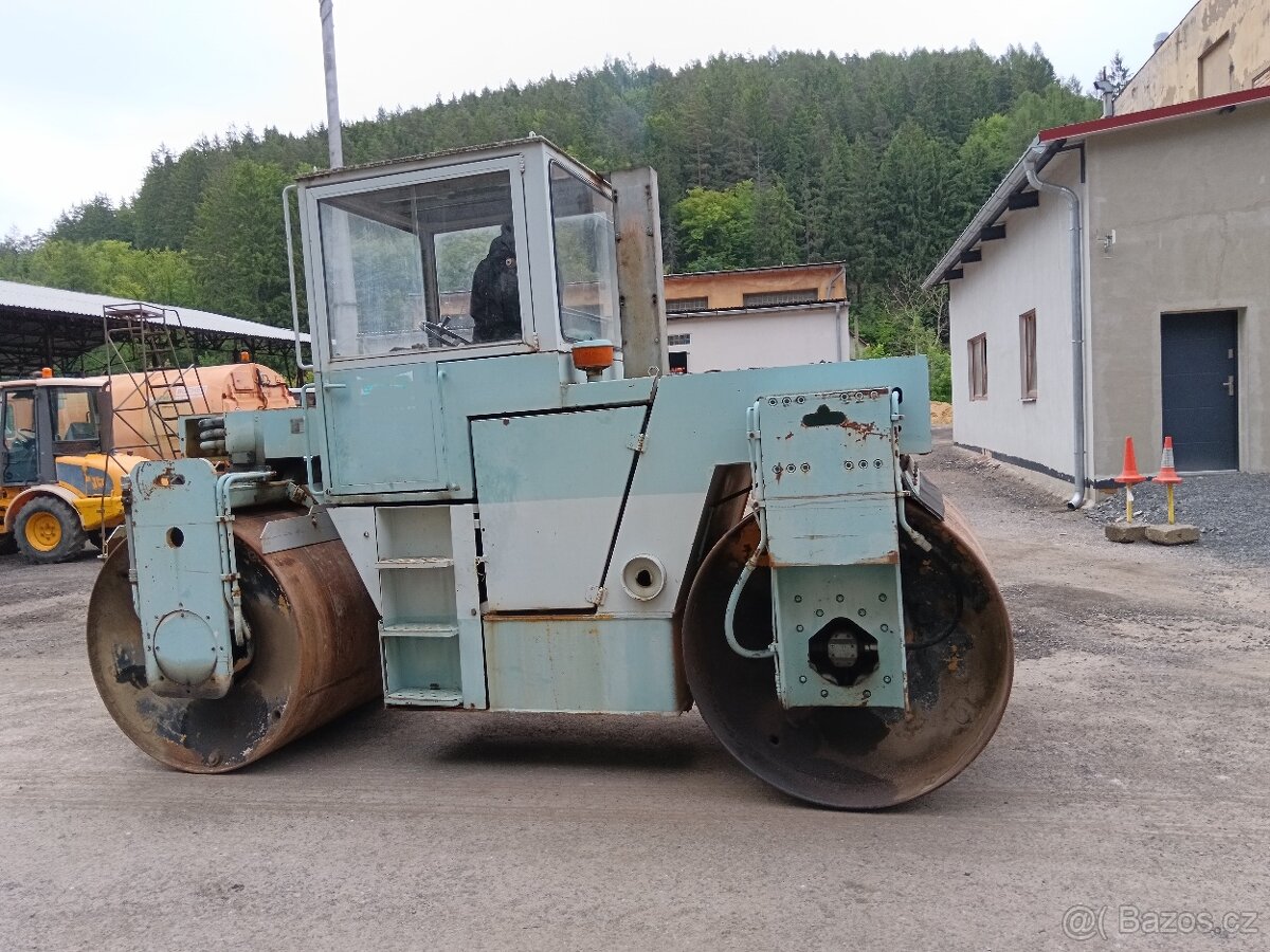 Vibrační válec Stavostroj