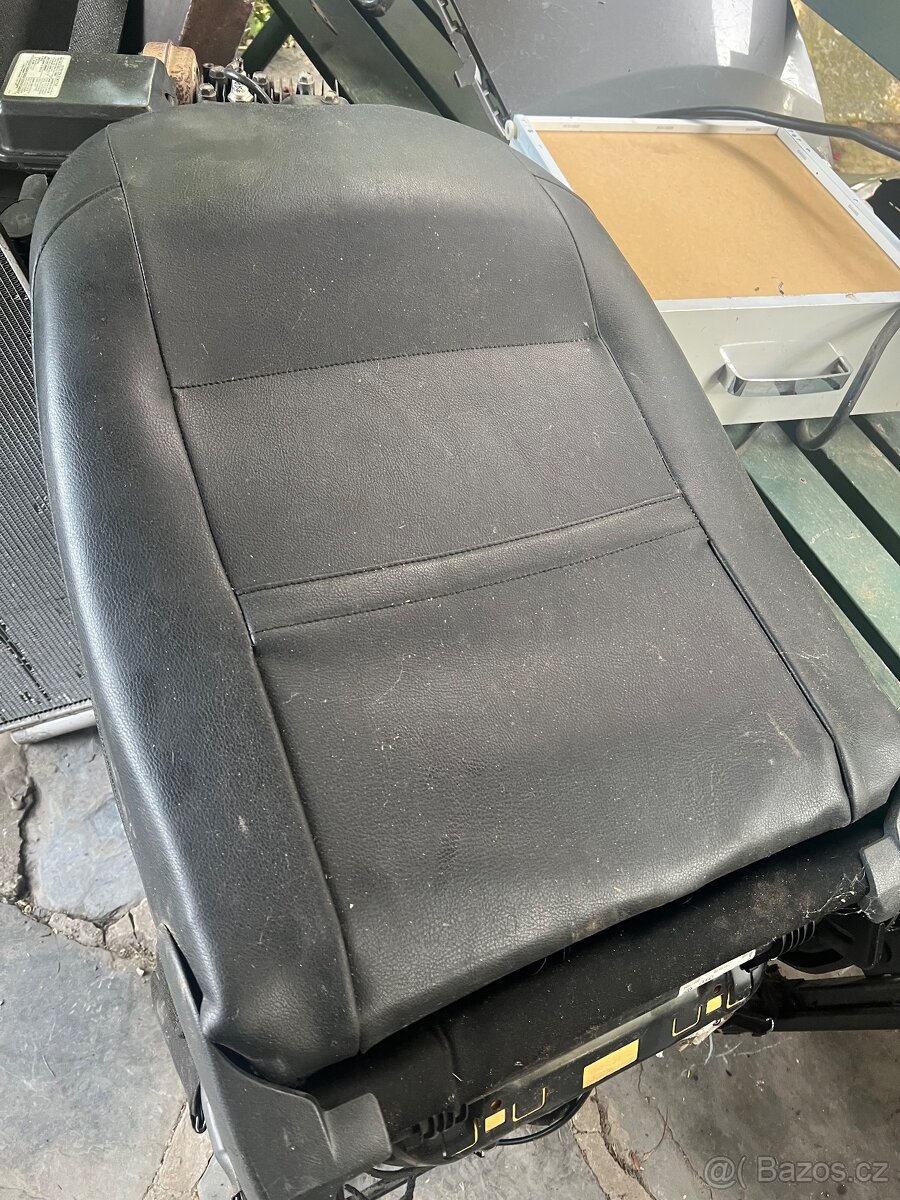 Přední kožené sedačky VW Passat Cc