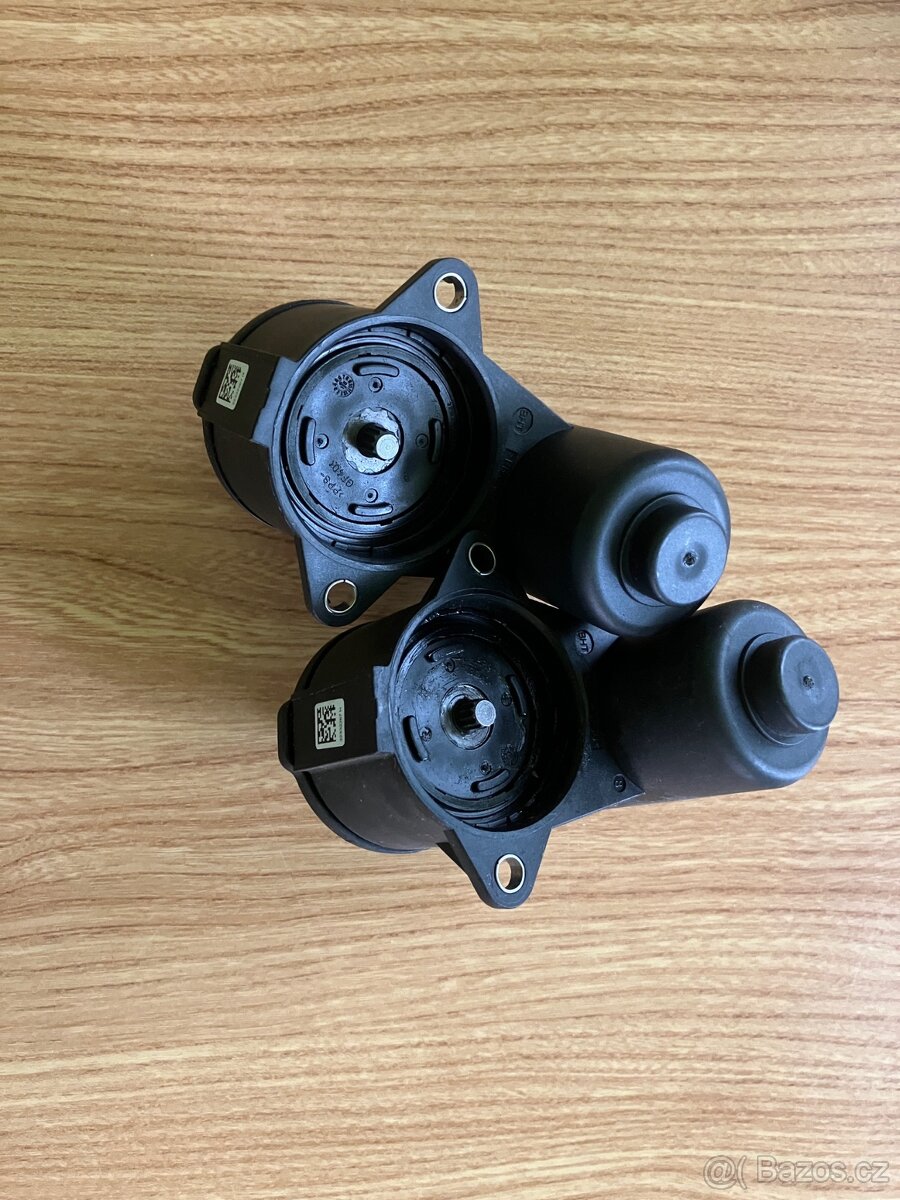 Servomotorek ruční brzdy Passat B6 3C