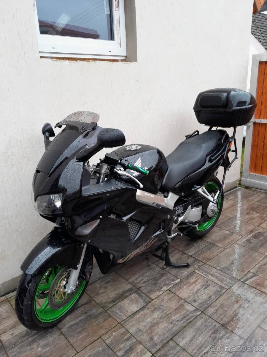 Honda VFR 800FI, po velkém servisu,výborný stav