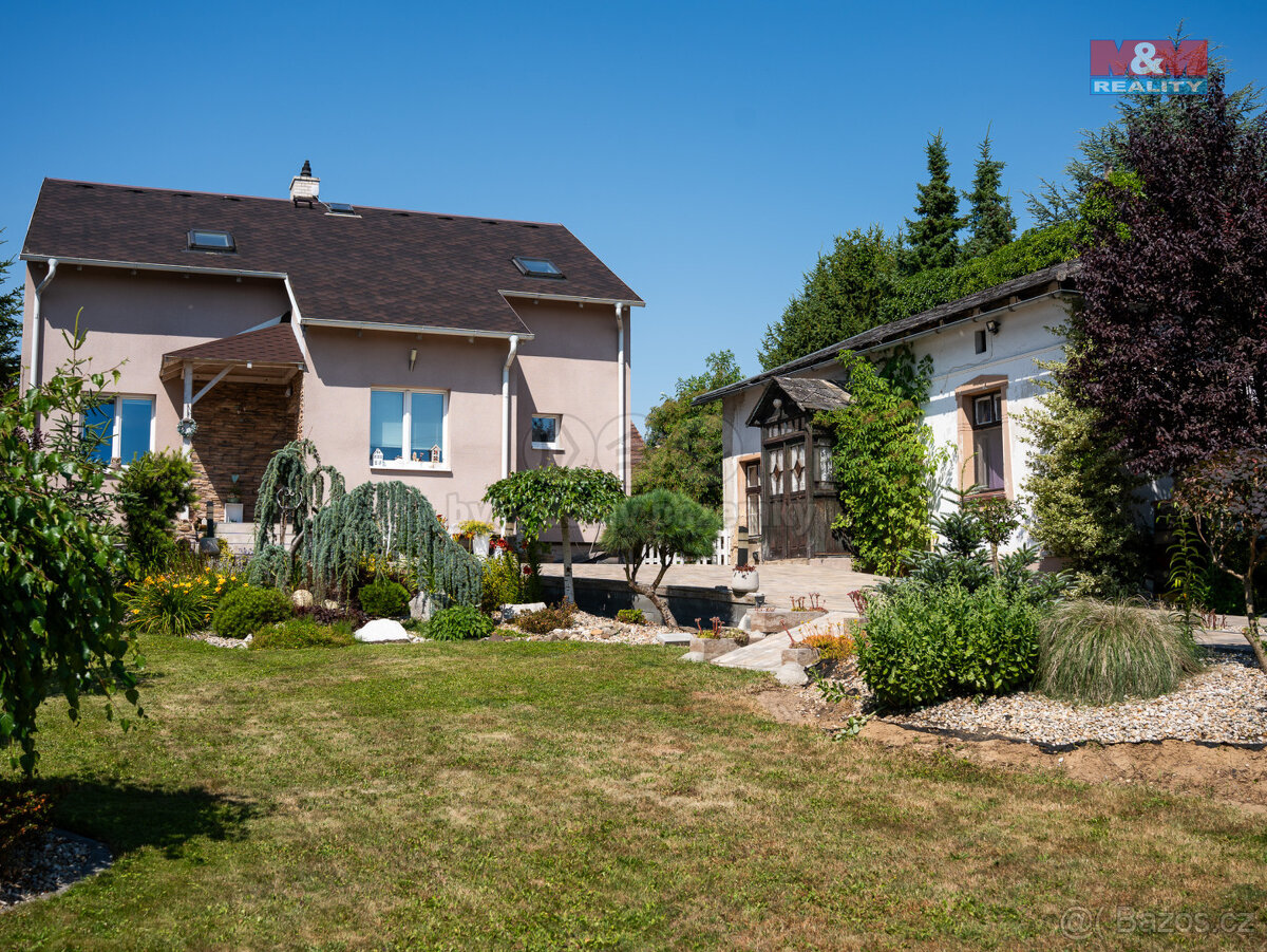 Prodej rodinných domů 5+1 a 2+1, 250 m², Bolatice