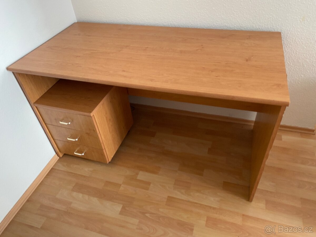 Psací stůl se šuplíky
