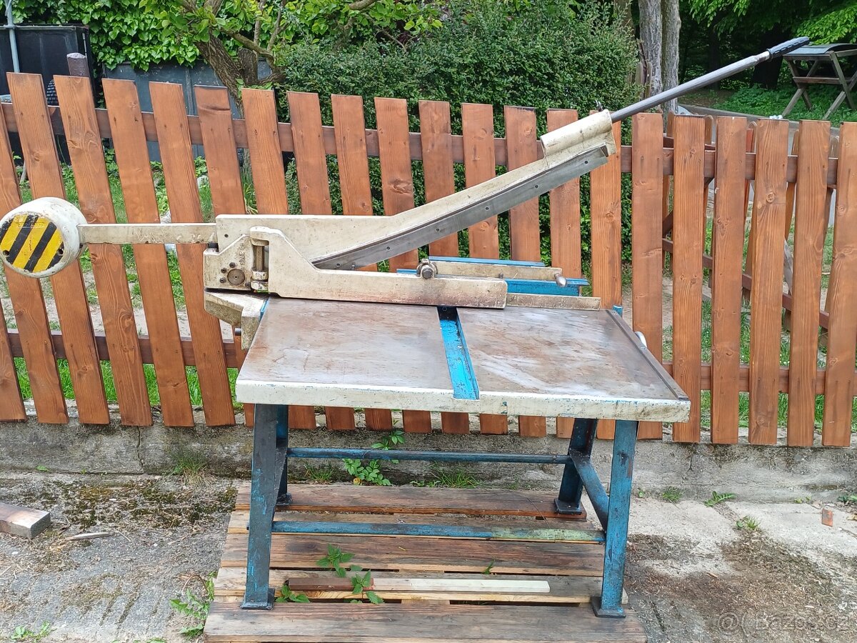 Prodám tabulové nůžky