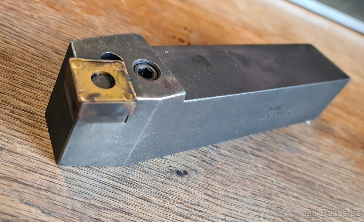 Použitý soustružnický nůž a upichovací nůž