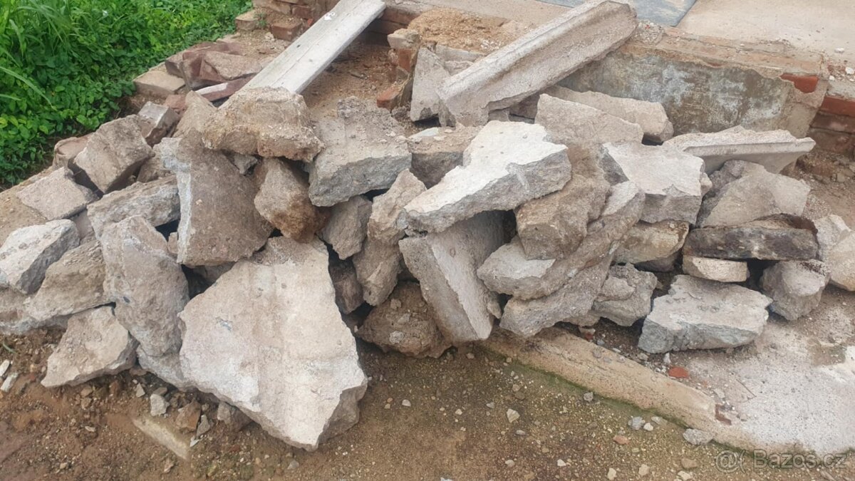 BETON DO ZÁKLADŮ - ČISTÝ BEZ CIHEL (VELKÉ KUSY)