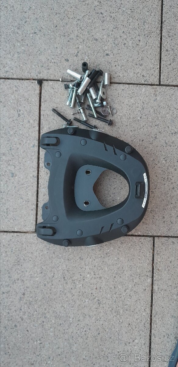 Bmw F 800 GS Nosič givi monokey pro horní kufr.