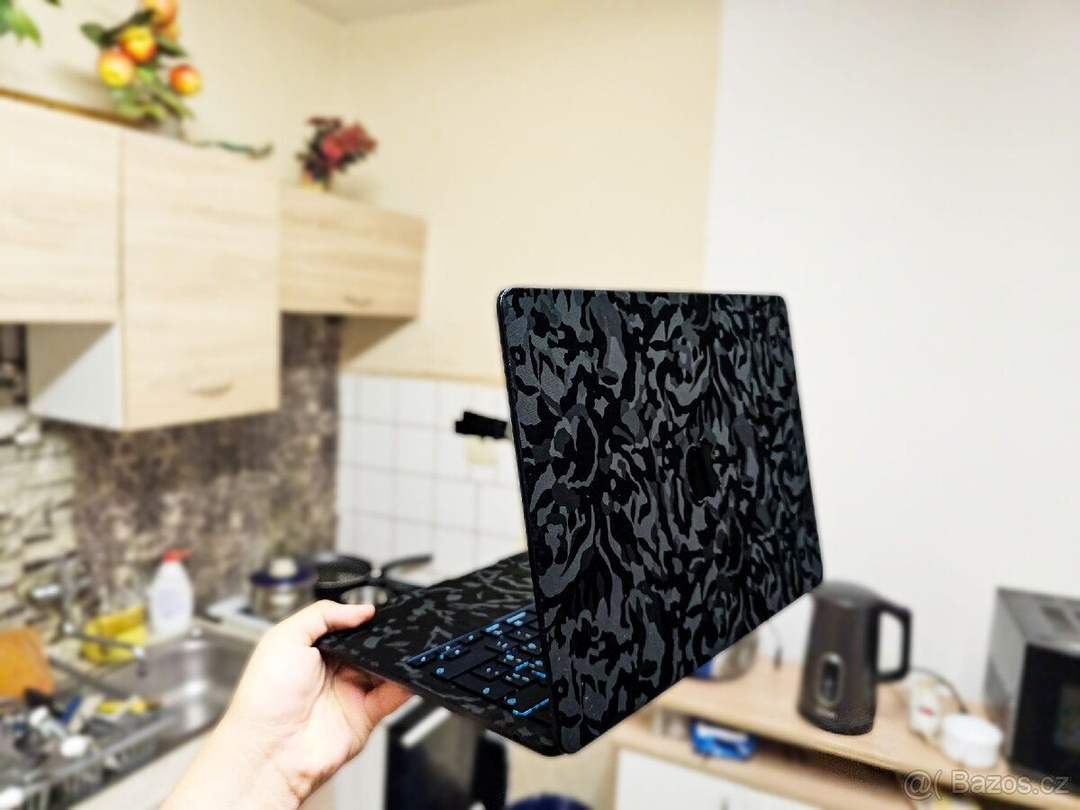 Macbook Air M4 13,6 | + Dbrand Skin 🇺🇸
Dbrand Skin z USA