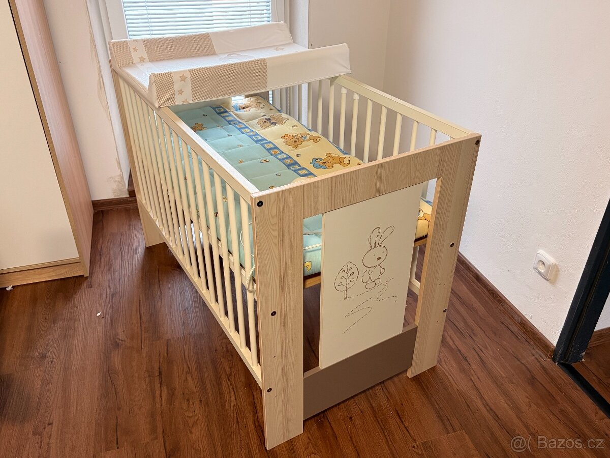 Dětská postýlka, monitor dechu, přebalovací pult, matrace