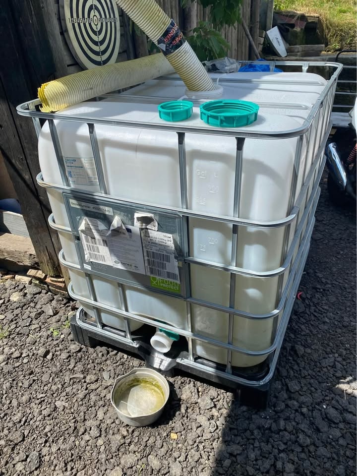 Prodám nádrž na vodu 1000l čistá