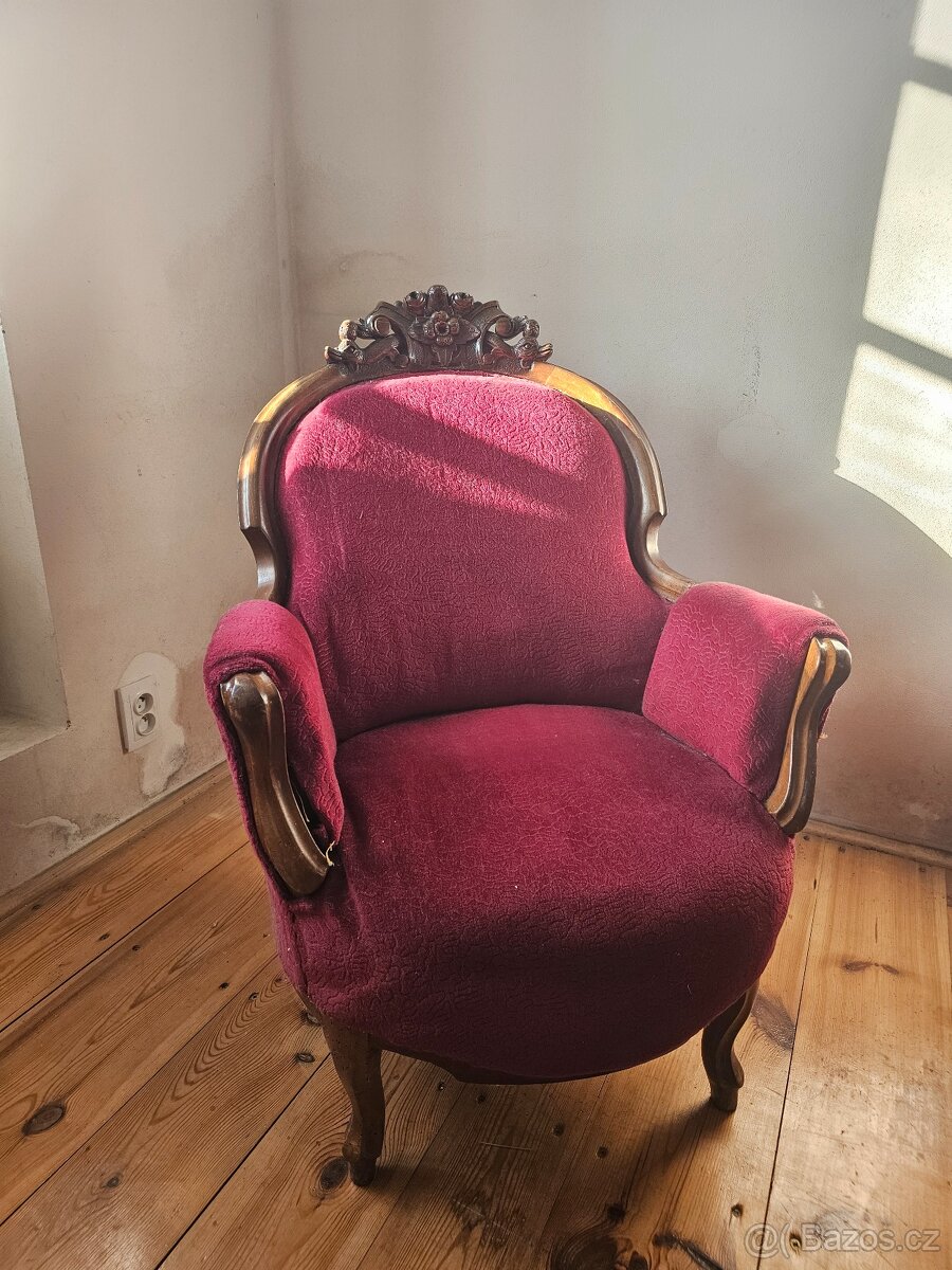 Starožitné křeslo