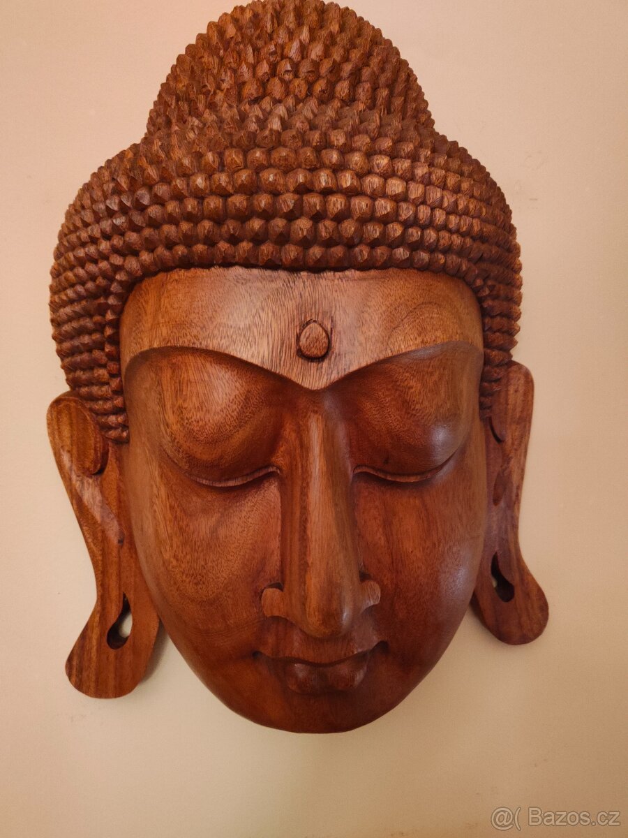 Veľká nástenná hlava Budhu