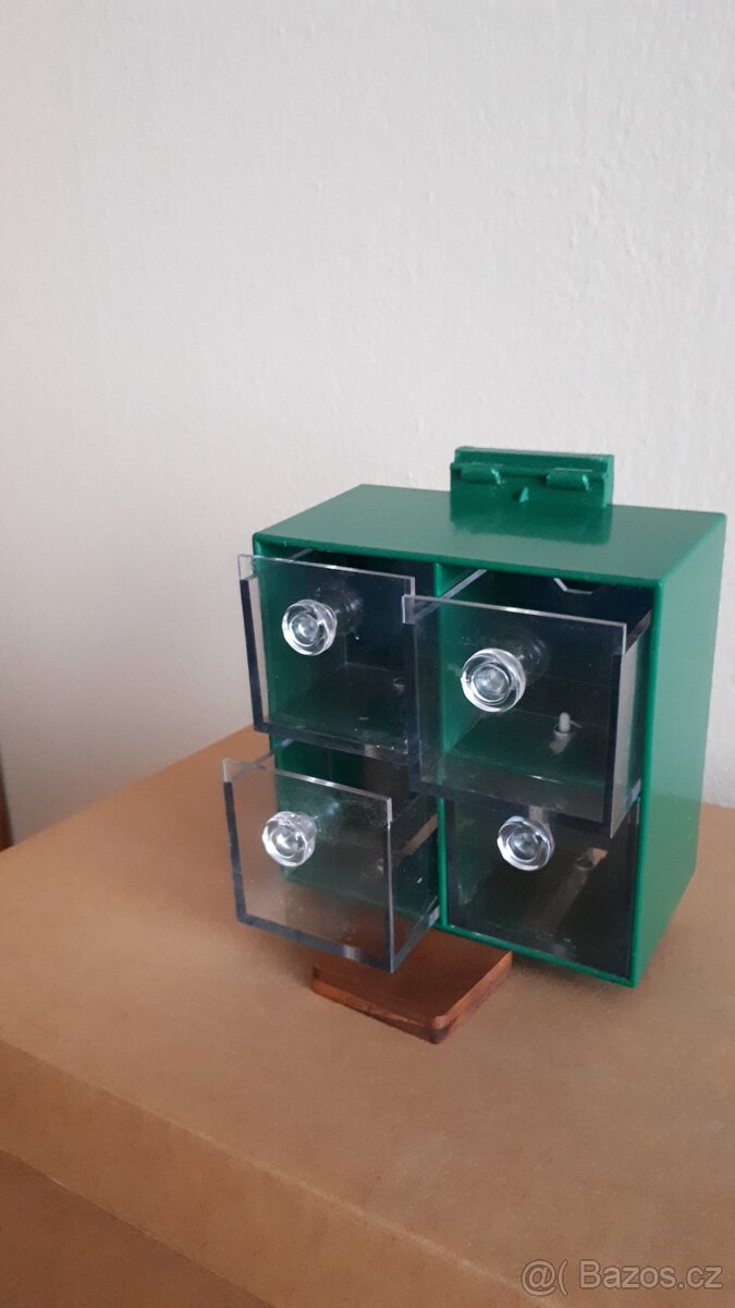 Interaktivní hračka pro papouška