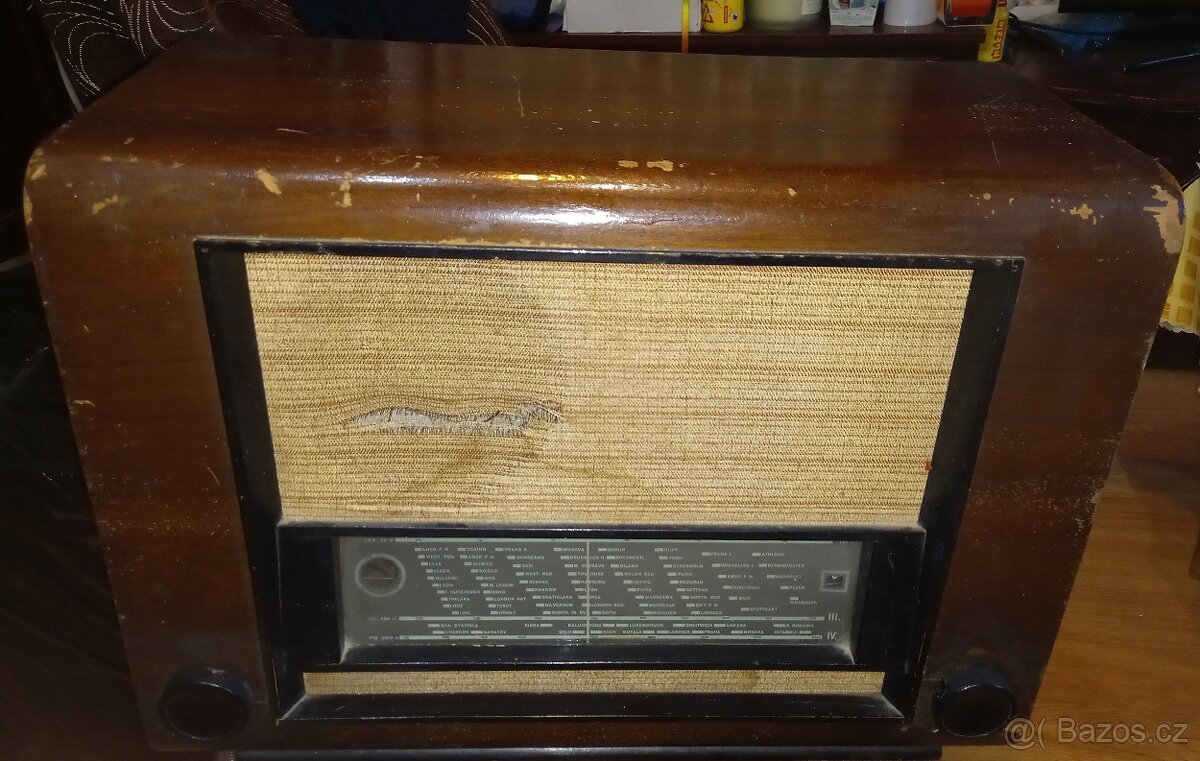 Staré rádio tesla Klasik