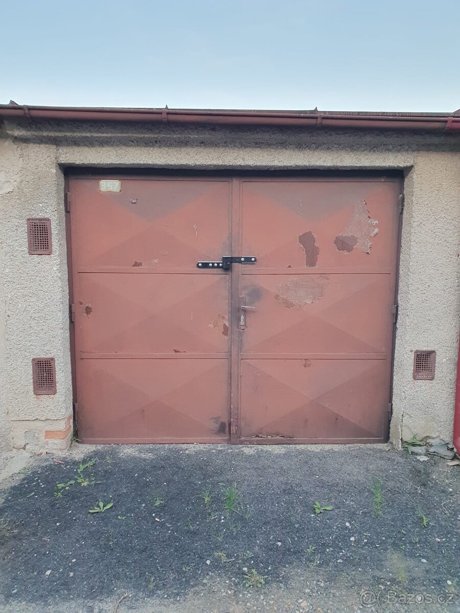 Pronajmu garáž v HB (cihelna)