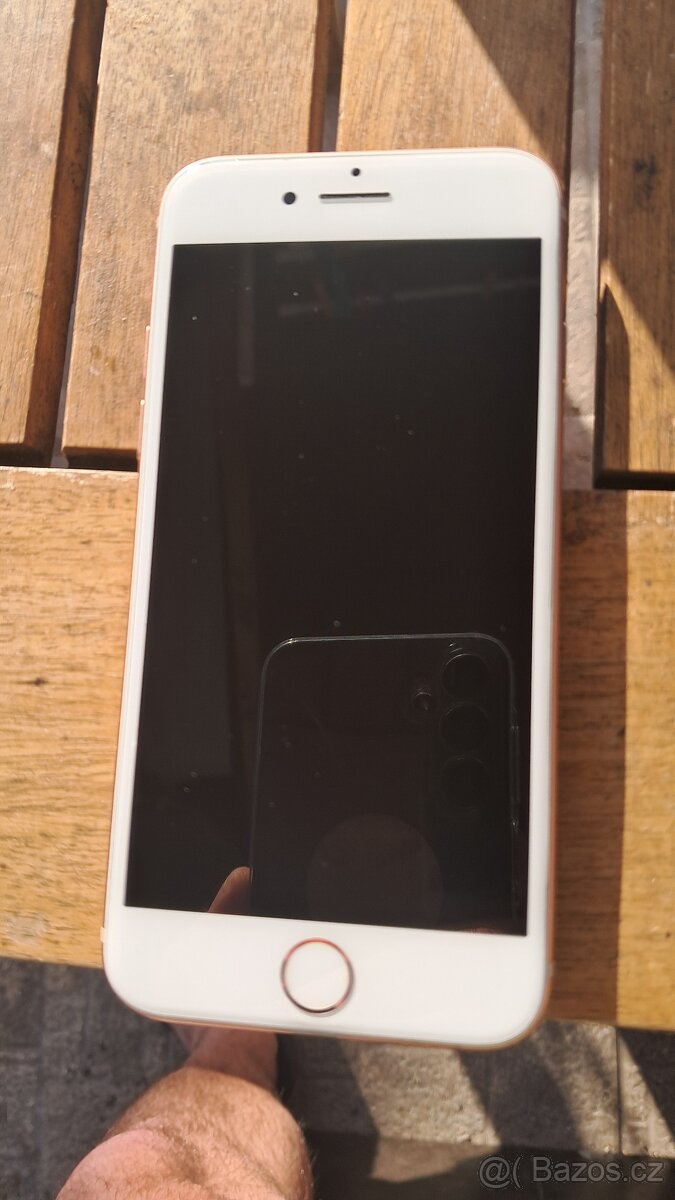 IPhone 8 zlatý 256GB perfektní stav, stále na prodej