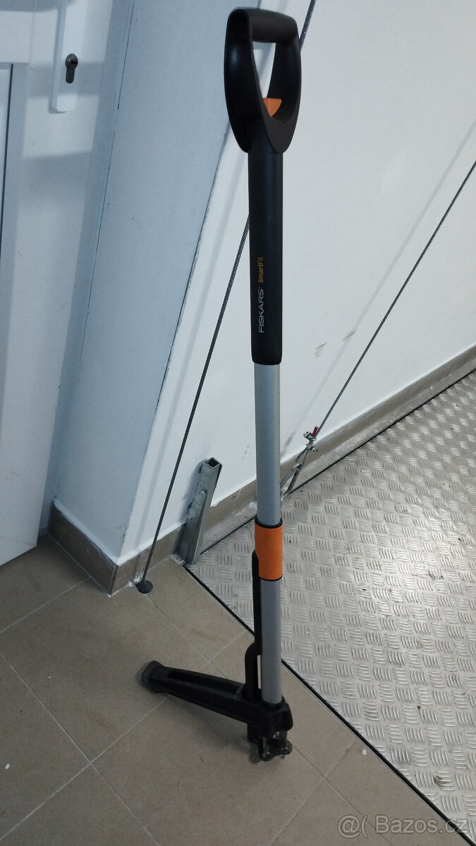 Fiskars Teleskopický vytrhávač plevele SmartFit