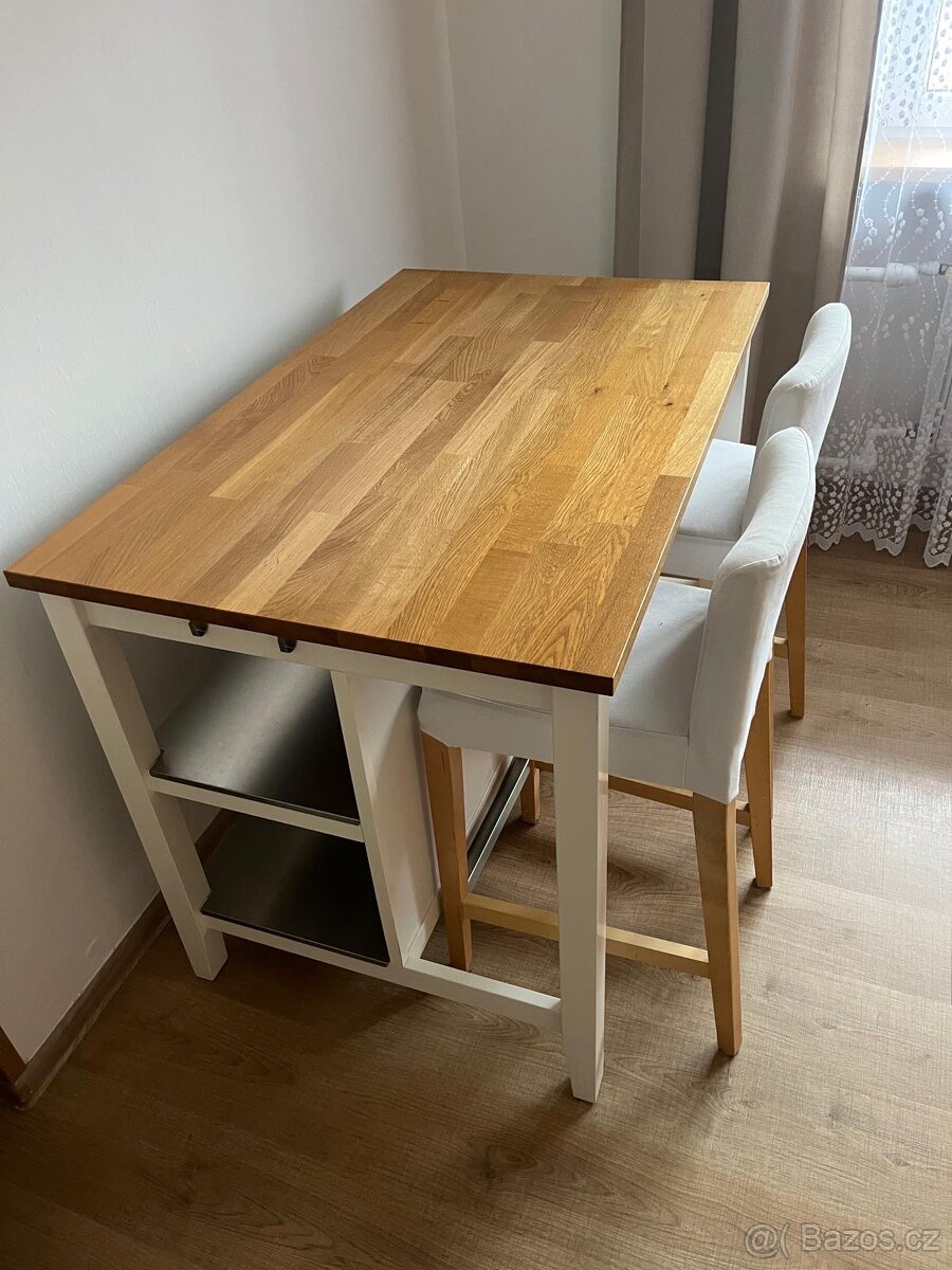 Kuchyňský ostrůvek se židlemi IKEA