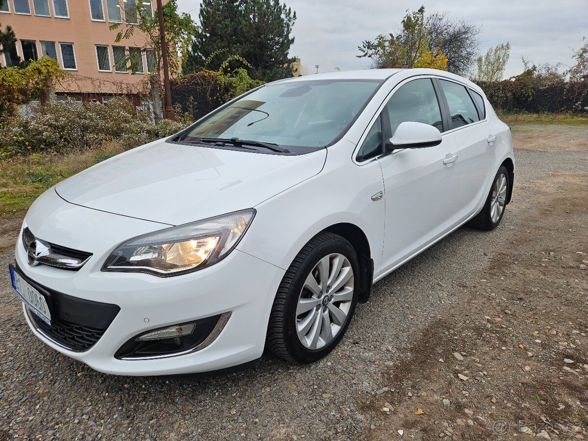 OPEL ASTRA EXLUSIVE DESIGN 1.4 BENZÍN,R.V.2014