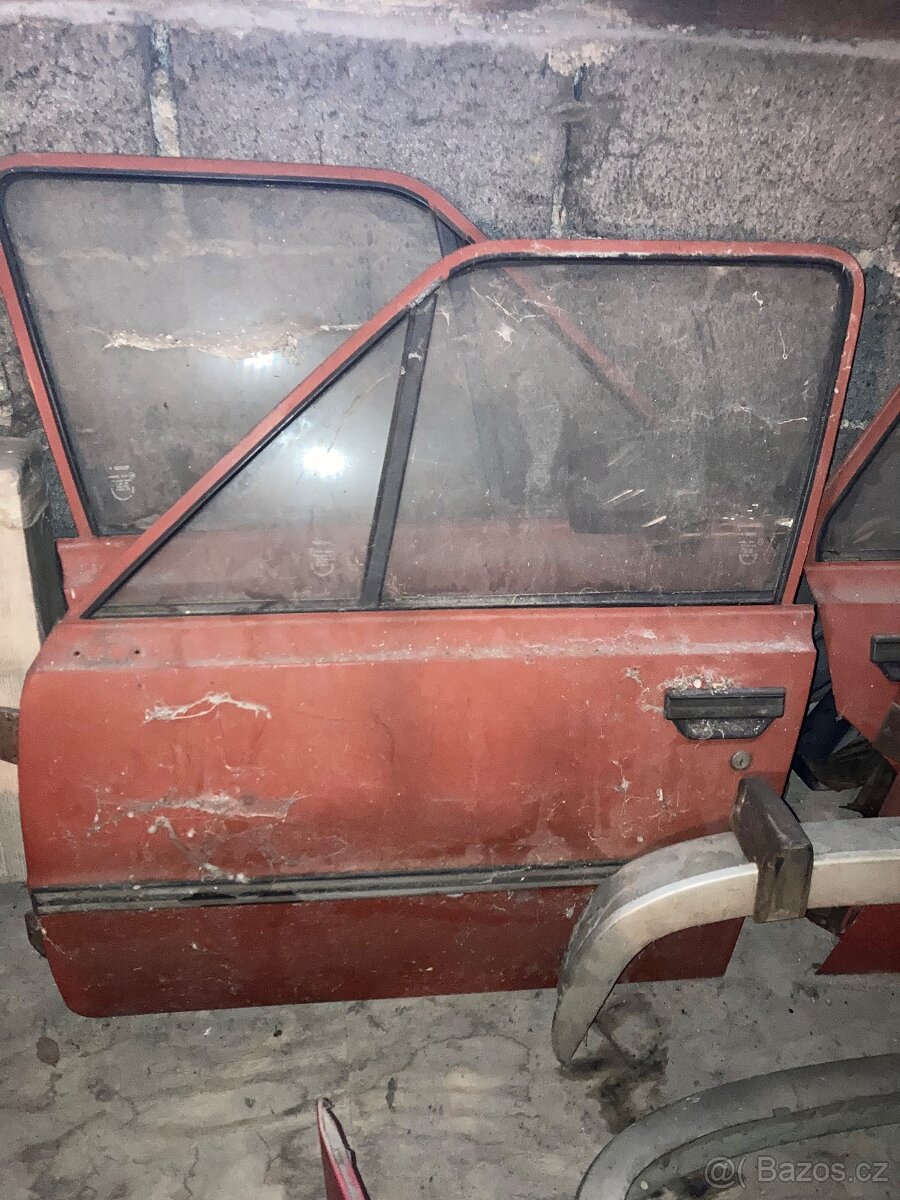 Škoda 120 L dveře