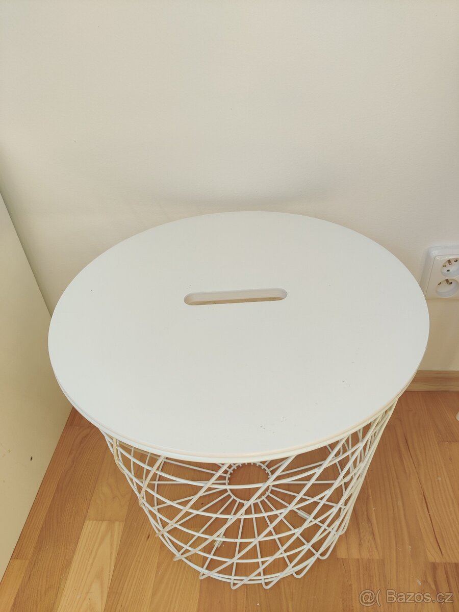 IKEA Kvistbro stolek na deky