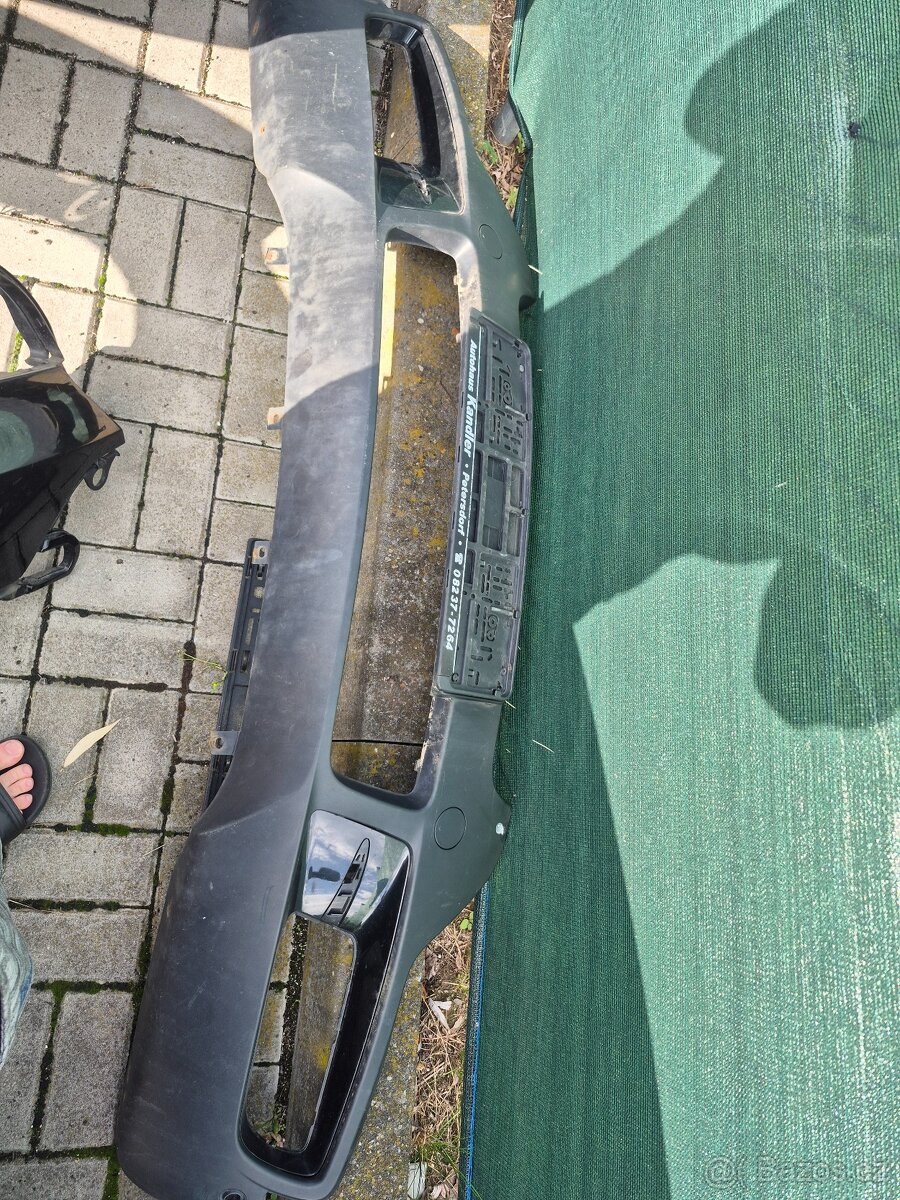 Predni nárazník bmw x5 e70 holý