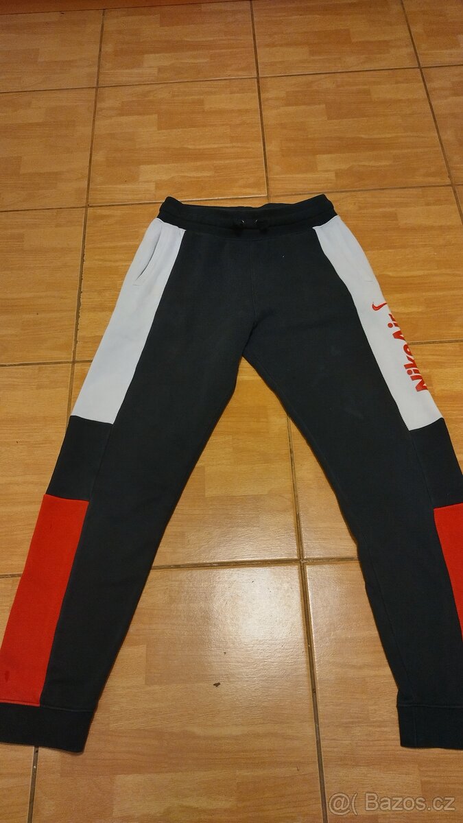 2x tepláky Nike vel.11-15let