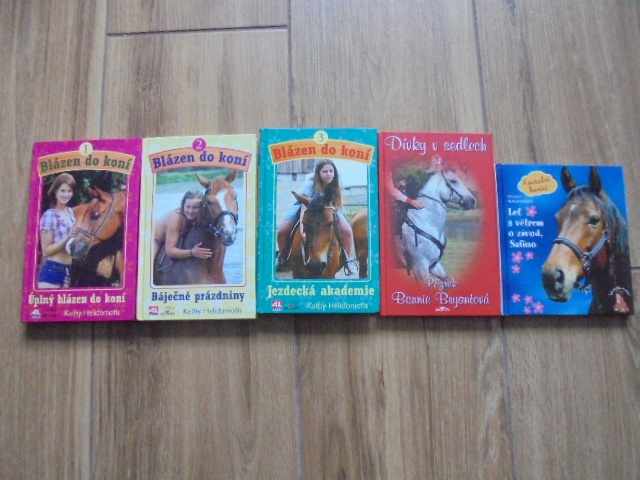 Blázen do koní,Dívky v sedlech,Leť s větrem o závod