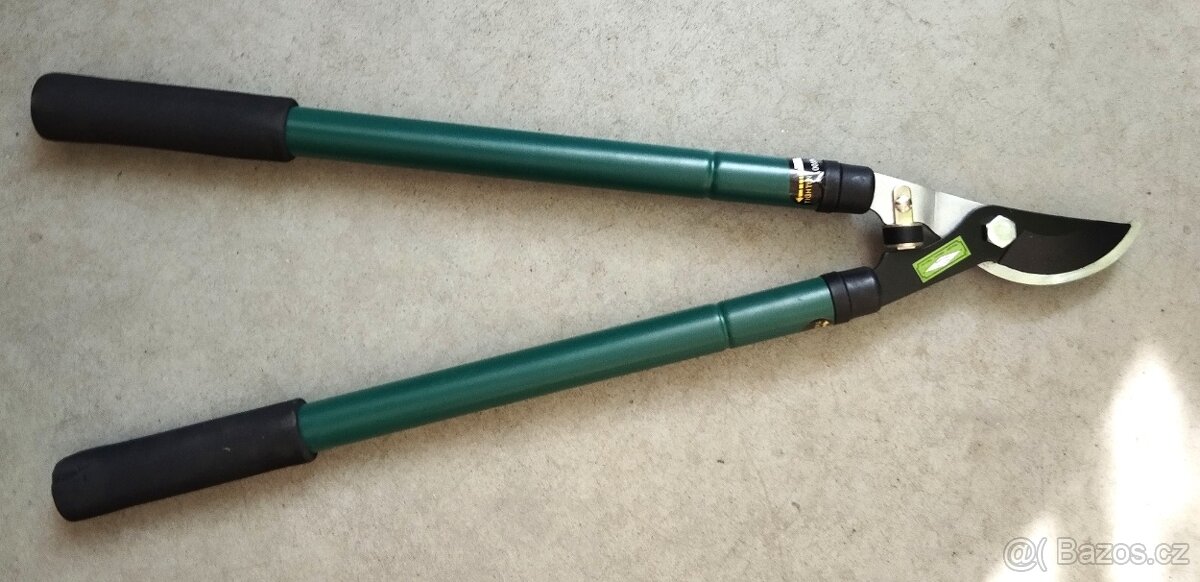 NŮŽKY NA ŽIVÝ PLOT TELESKOPICKÉ