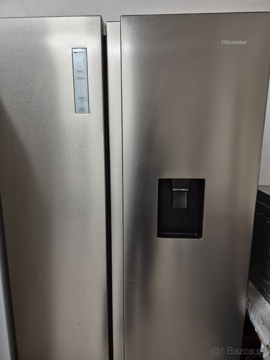 Americká lednice Hisense