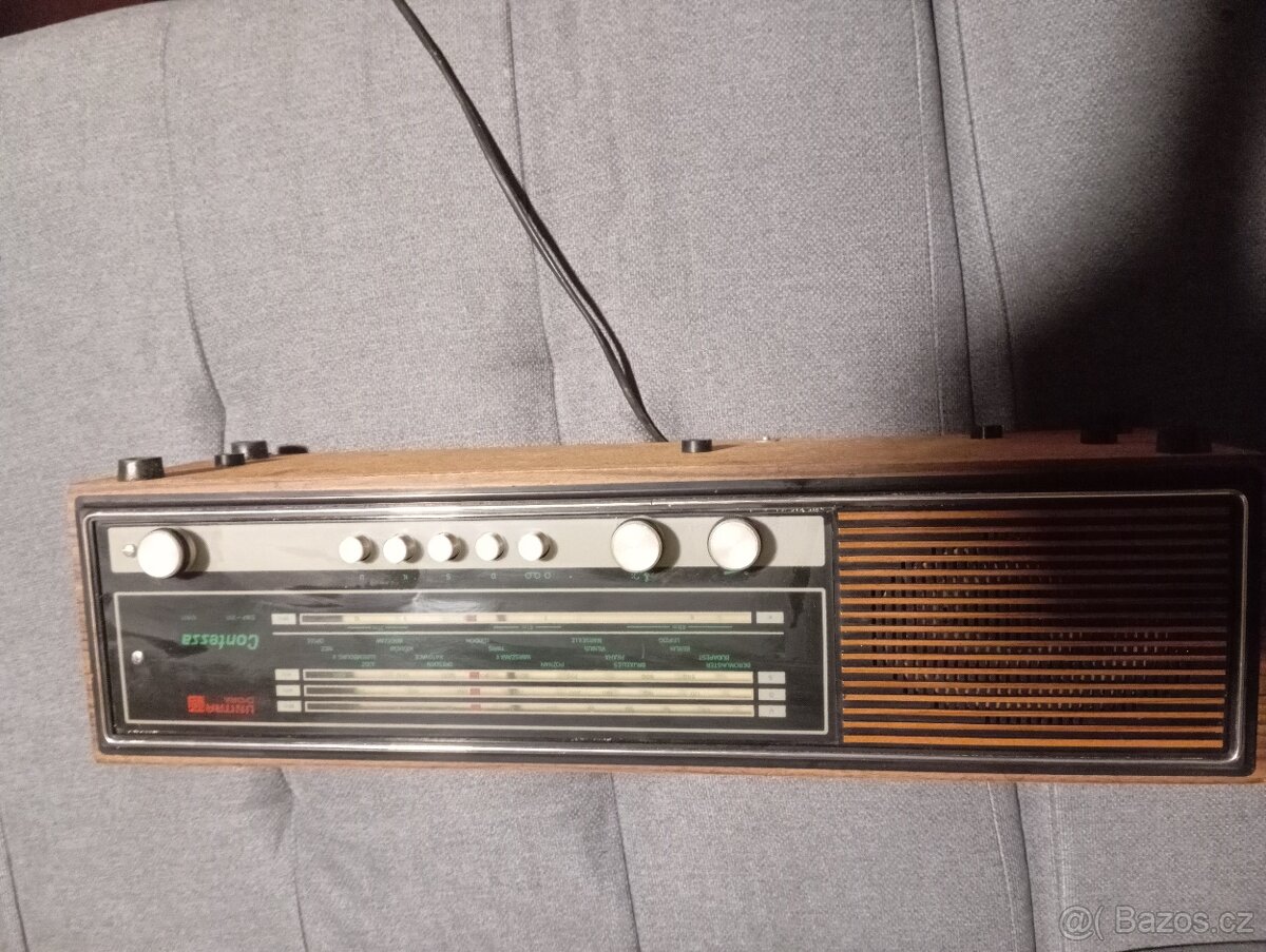 Starožitné rádio Contessa