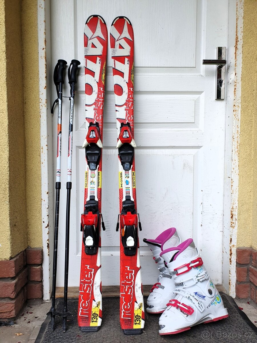 Set dětských carvingových lyží ATOMIC Redster +hole+lyžáky