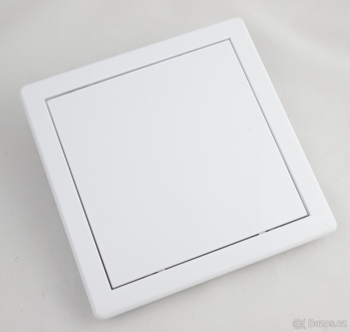 Montážní plastová dvířka bílá 200 × 200 mm