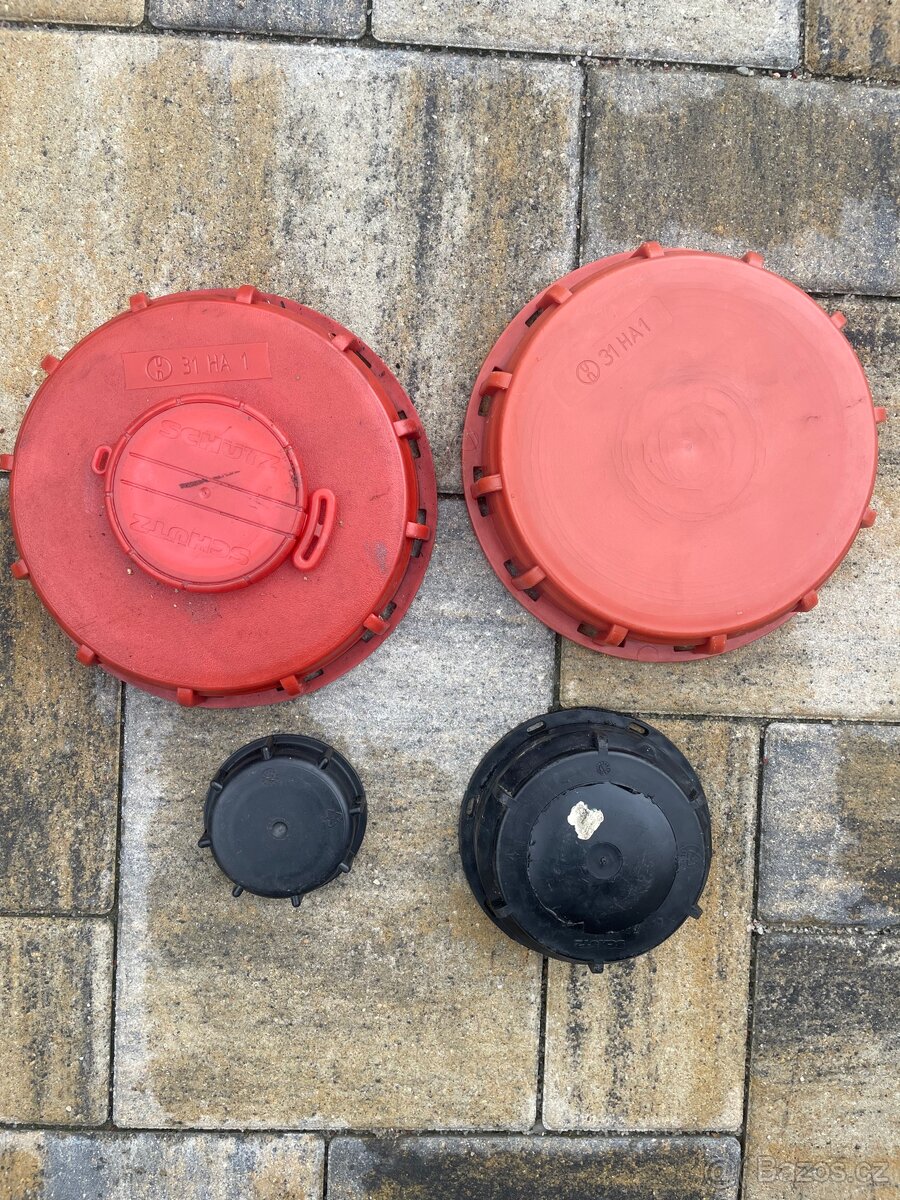 Víčka k IBC nádržím.